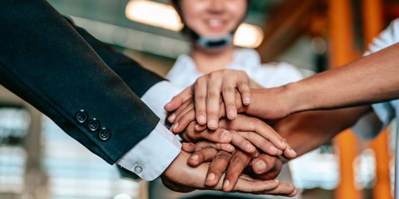 Teamwork på arbejdspladsen.