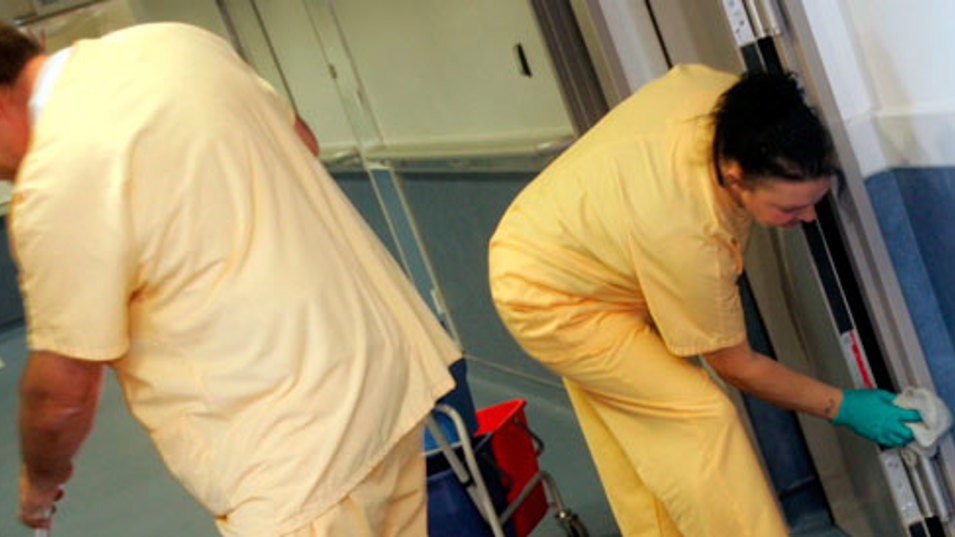 Rengøringspersonale gøre rent på hospital