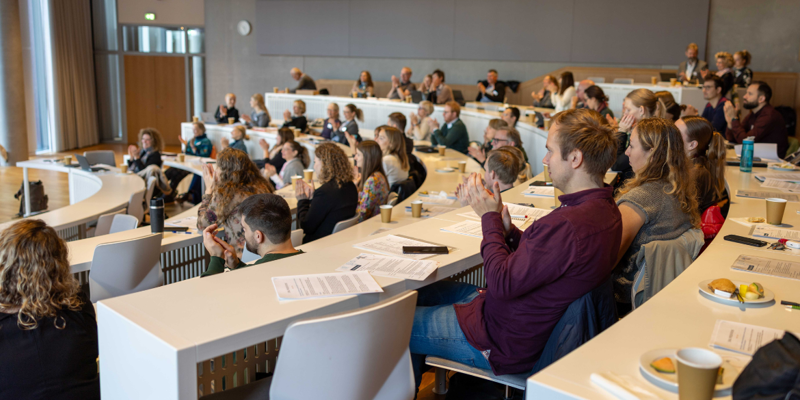 Foto af deltagerne ved stressforskningskonferencen, som blev afholdt i København i 2023.