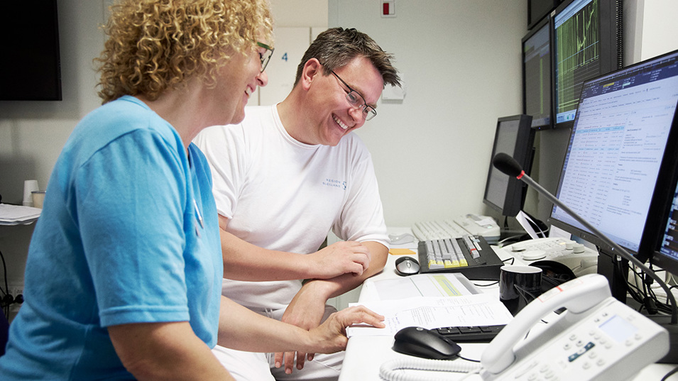 Two colleagues planning the working schedule