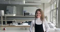 Katherine Priest undersøger en gruppe af skimmelsvampe, som findes i forskellige arbejdsmiljøer – og især på museer udgør de en stor bekymring. 