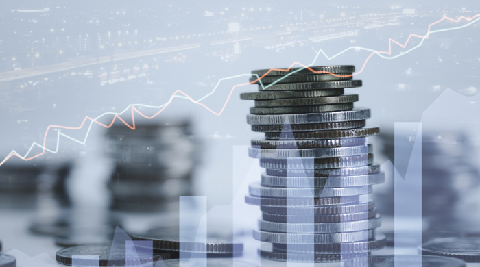 Stakke med mønter og kurver.