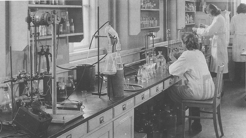 Laboratorieansatte i NFA's spæde begyndelse