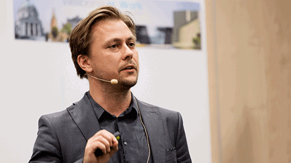 Pelle Guldborg Hansen taler på konference